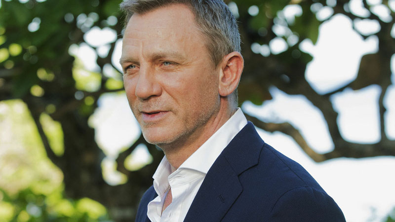  ‘Sandwich?’: Daniel Craig Appears on Interview With Bloody Cut Without Even Realizing It